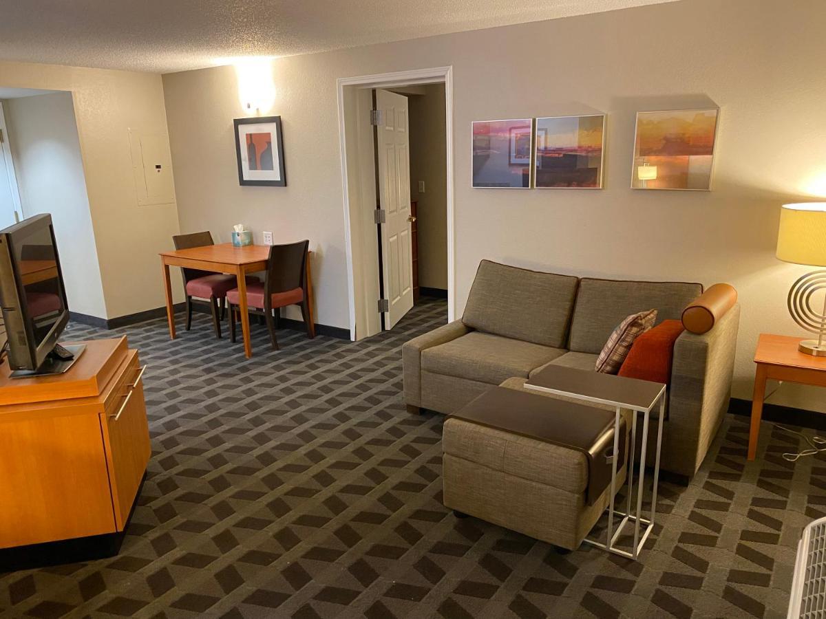 Mainstay Suites Middleburg Heights Cleveland Airport Exterior foto