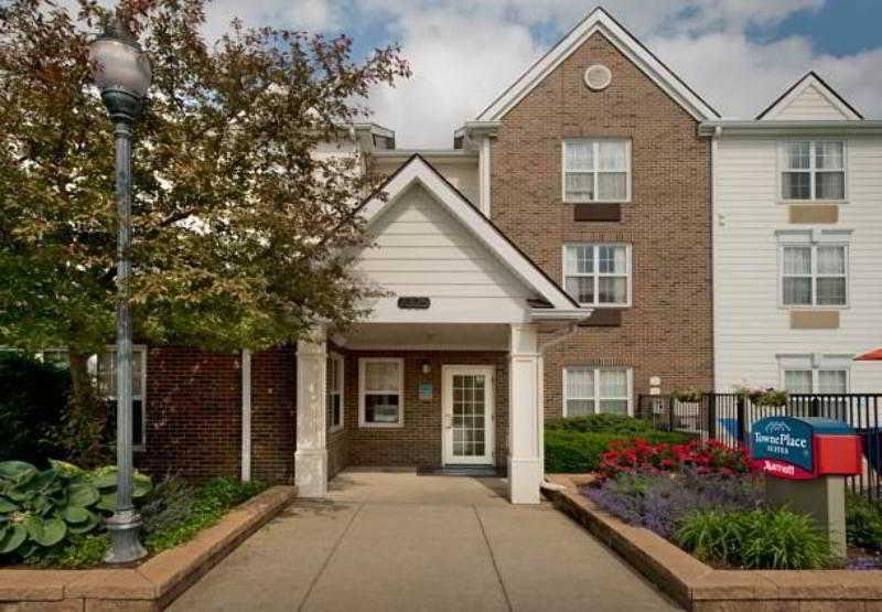 Mainstay Suites Middleburg Heights Cleveland Airport Exterior foto