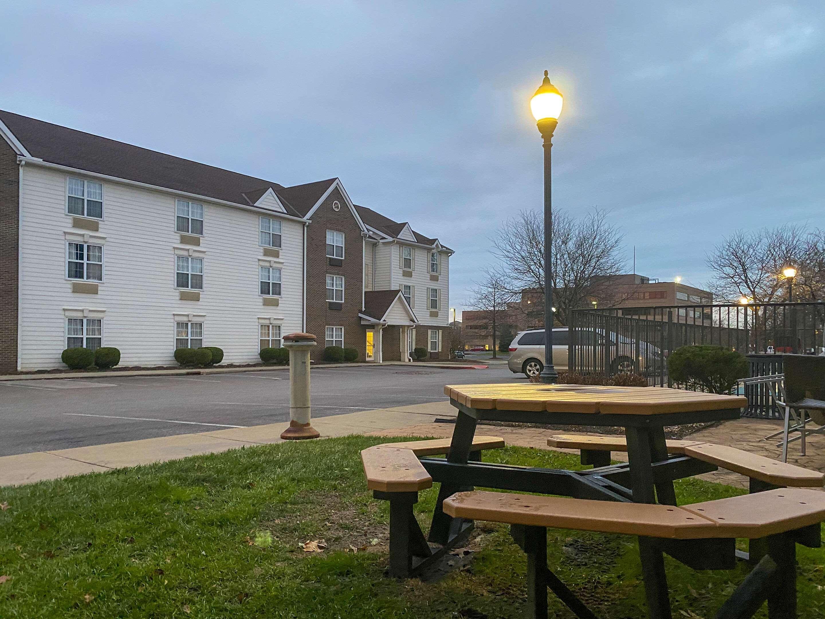 Mainstay Suites Middleburg Heights Cleveland Airport Exterior foto