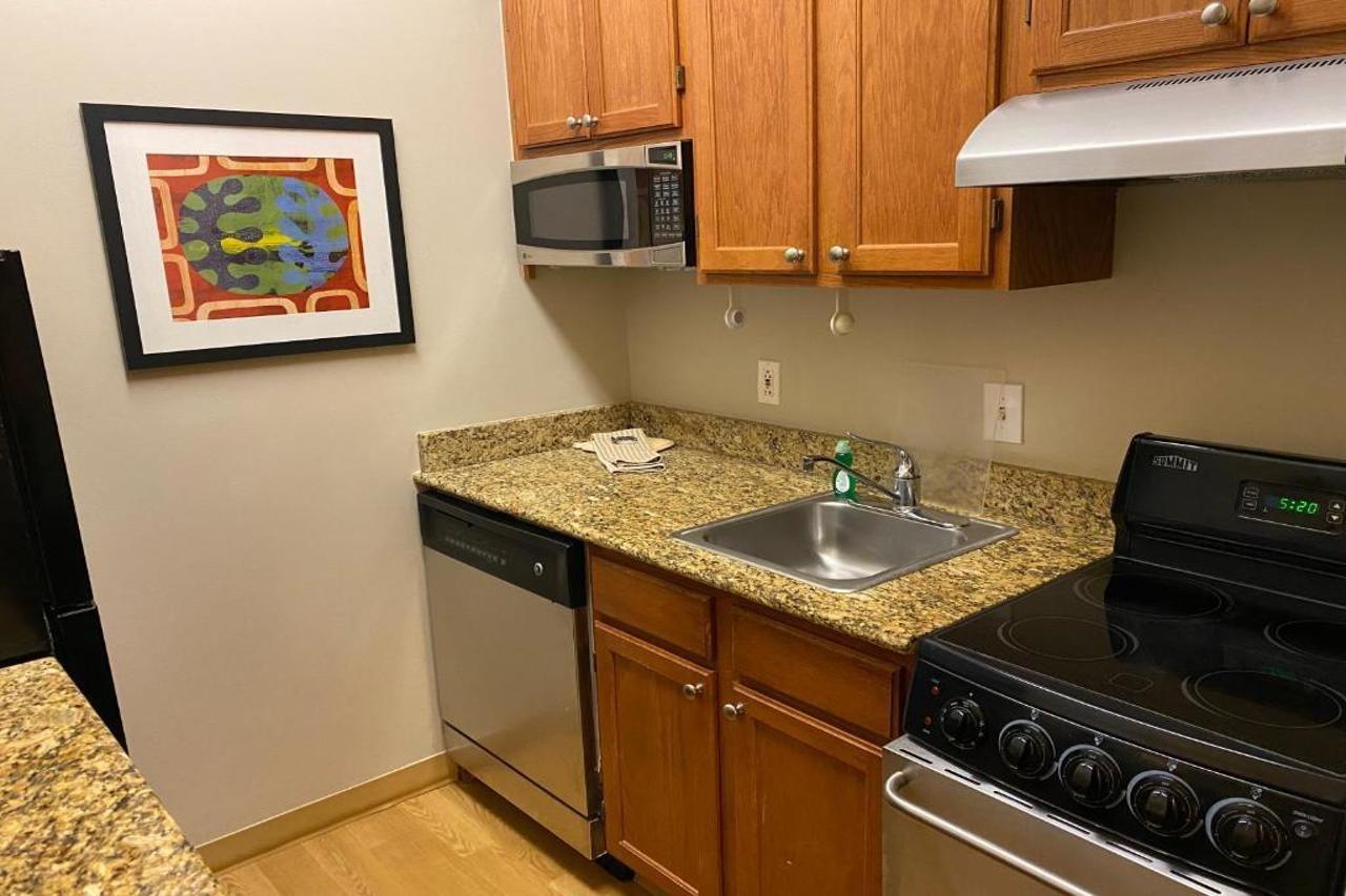 Mainstay Suites Middleburg Heights Cleveland Airport Exterior foto