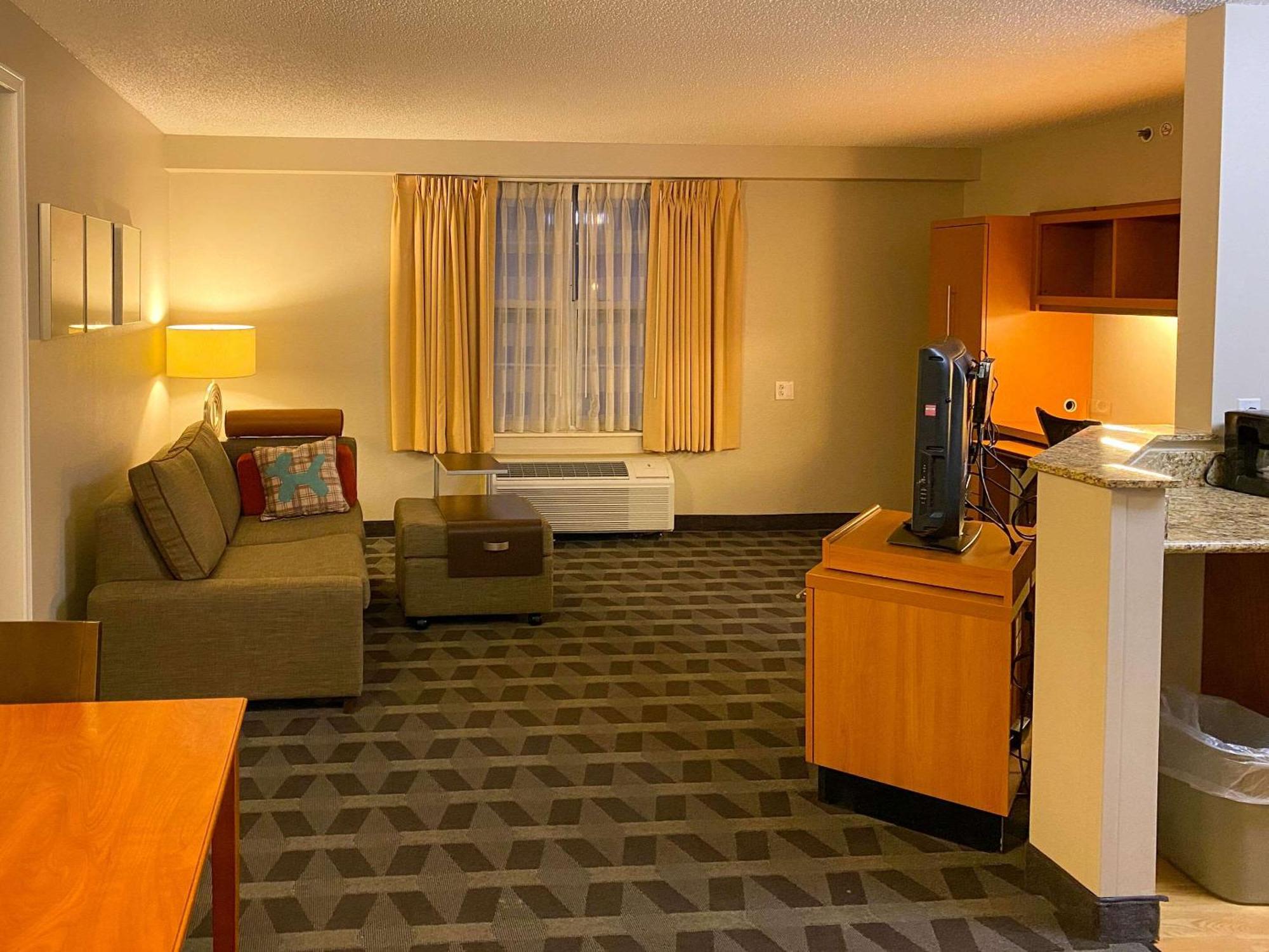 Mainstay Suites Middleburg Heights Cleveland Airport Exterior foto