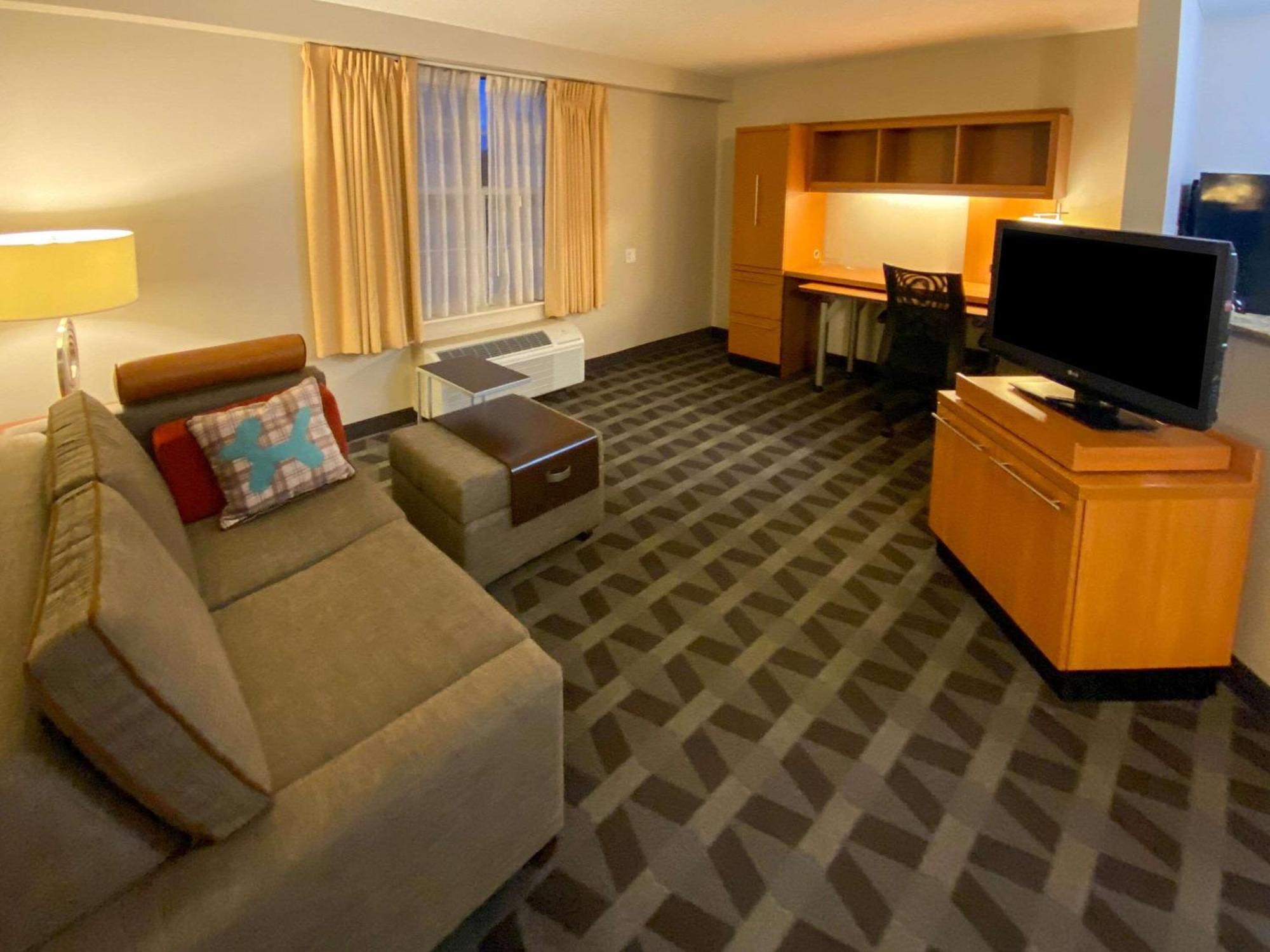 Mainstay Suites Middleburg Heights Cleveland Airport Exterior foto