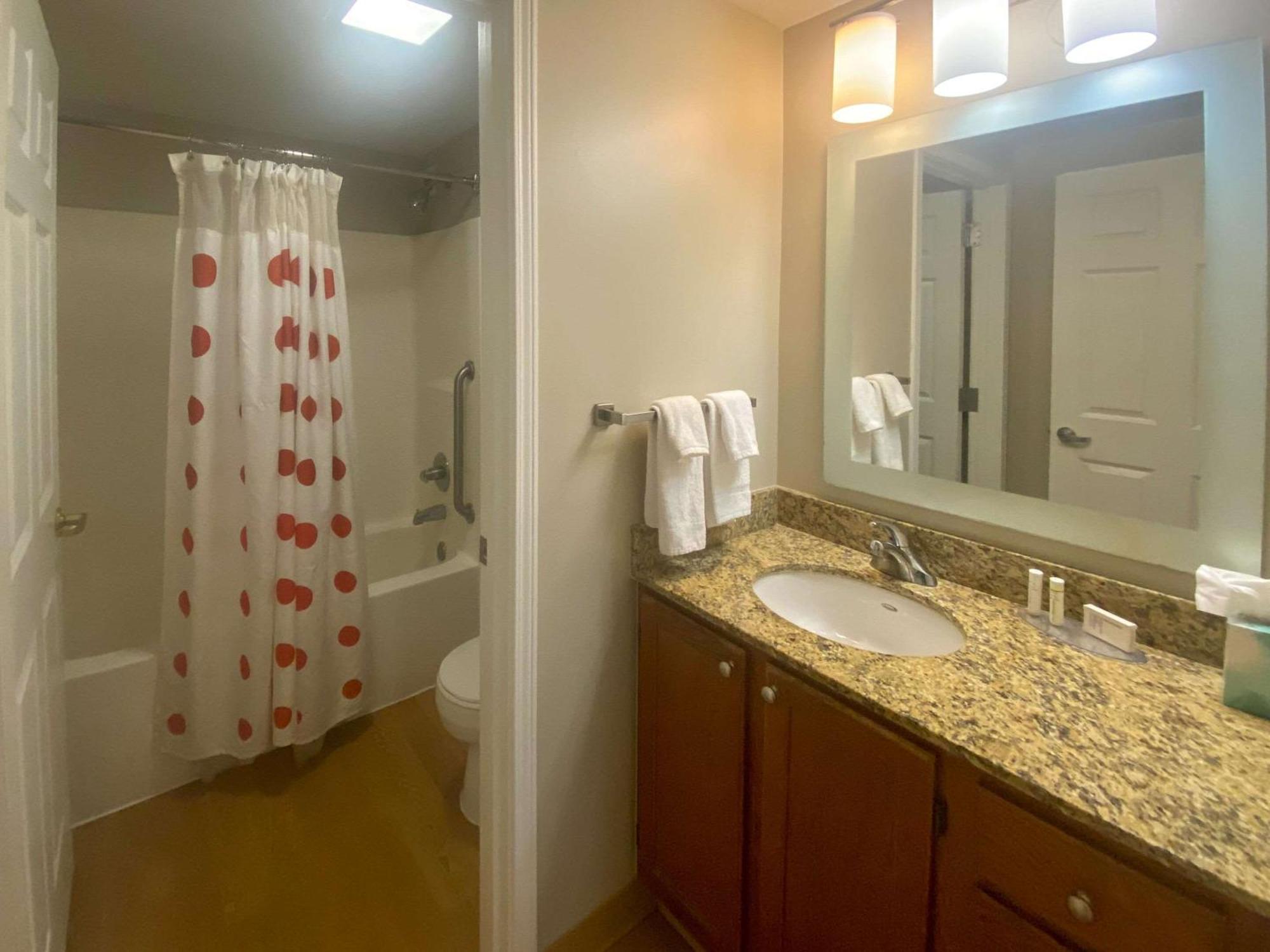 Mainstay Suites Middleburg Heights Cleveland Airport Exterior foto