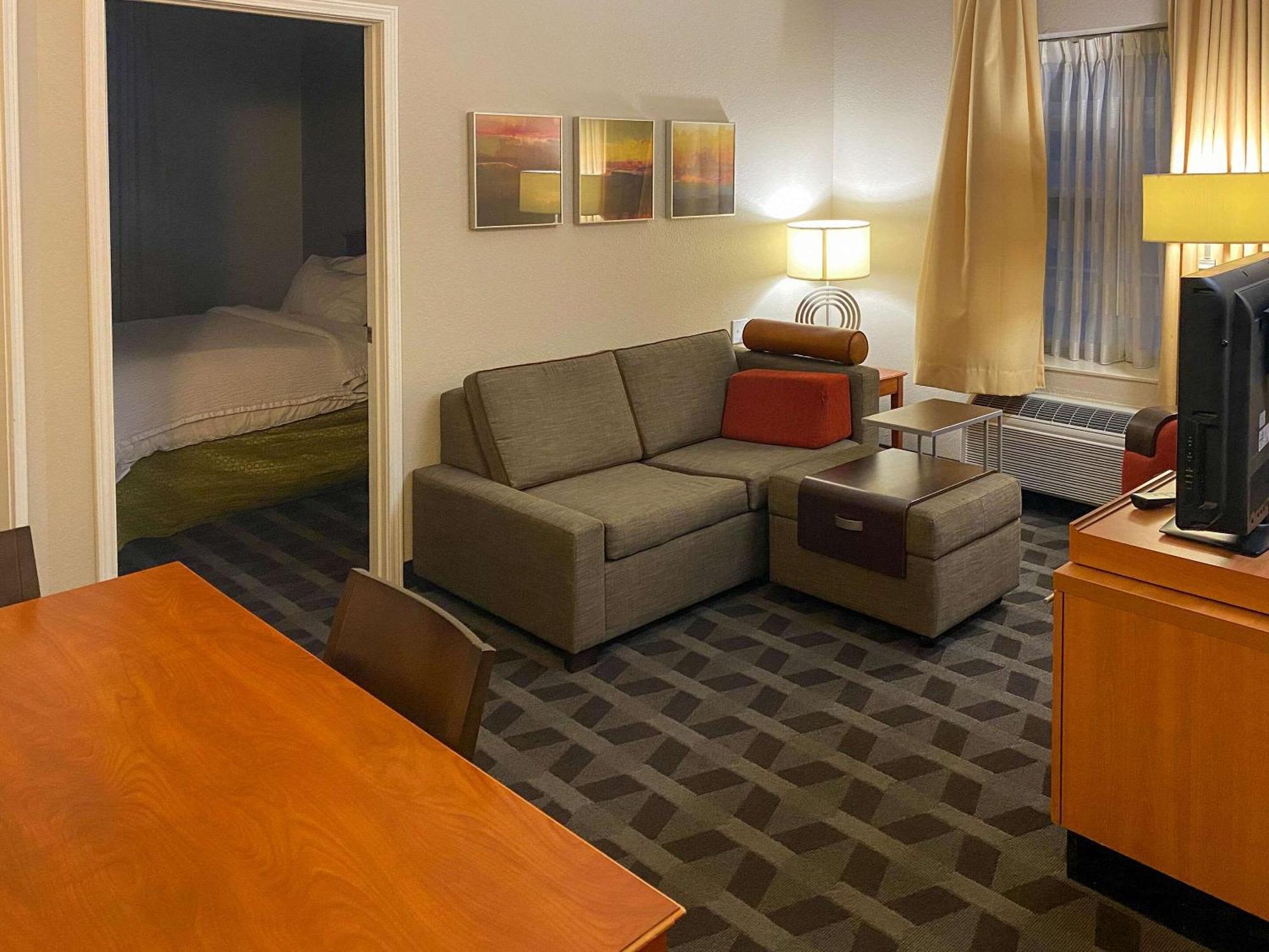 Mainstay Suites Middleburg Heights Cleveland Airport Exterior foto