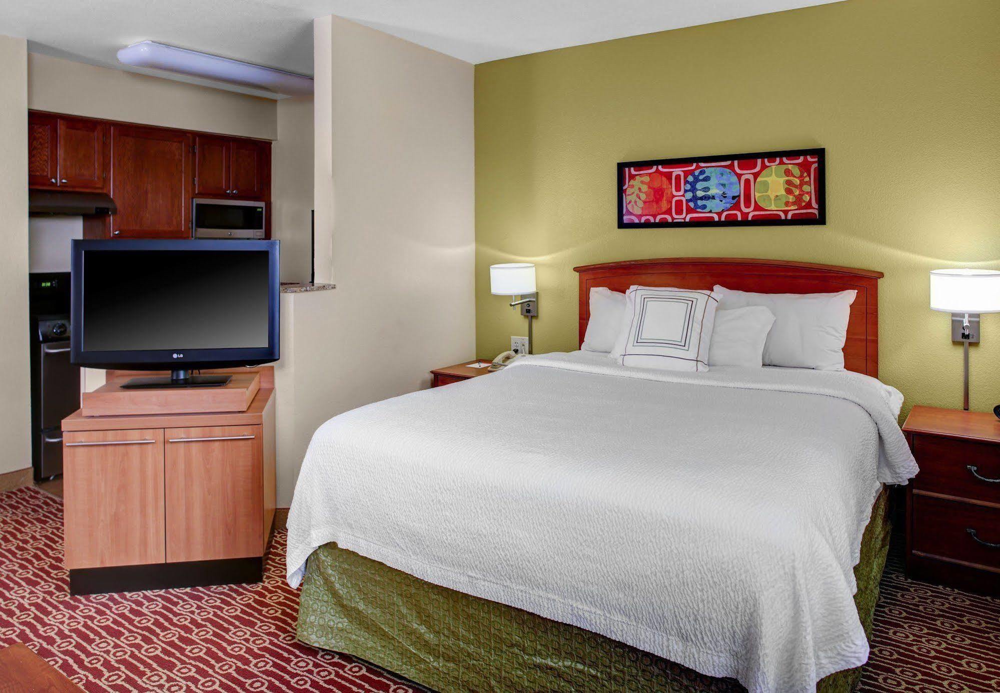 Mainstay Suites Middleburg Heights Cleveland Airport Exterior foto